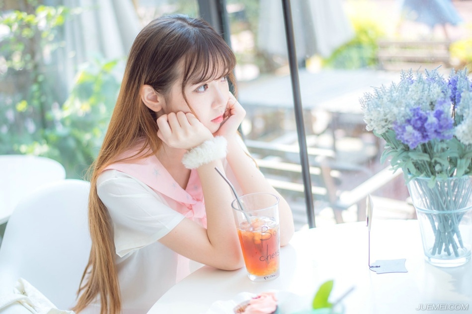 有的时候死死的坚持可能会在一个合适的时候重拾，无论对理想还是对感情都是这样。——韩寒《我所理解的生活》